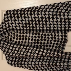 Nwt Ruy1 Scarf 100% Acrylic width approx 25in, length approx 78in. From Dillards